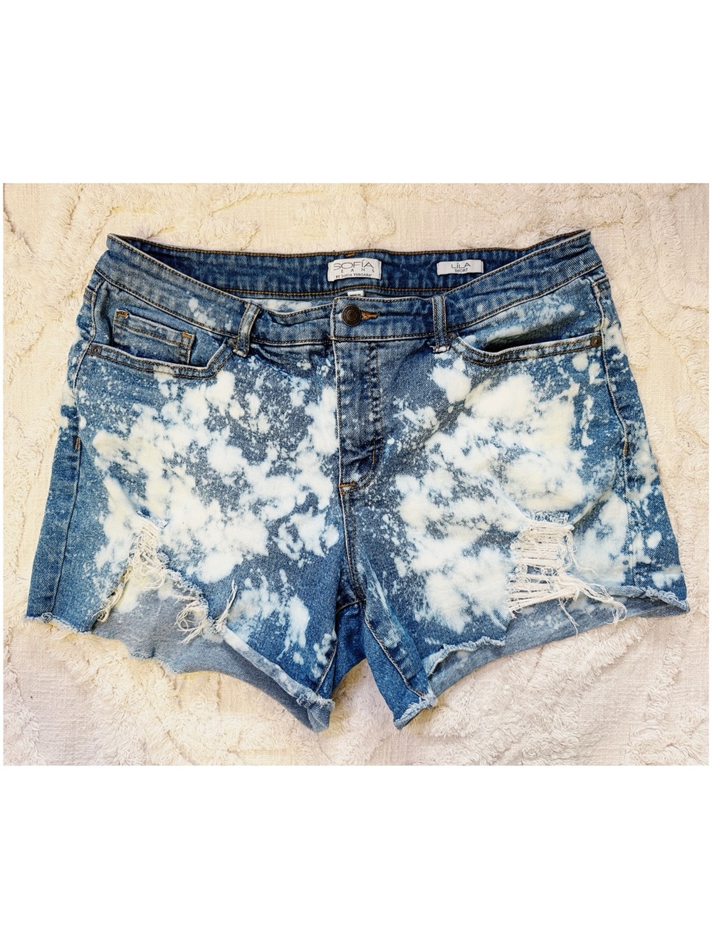 Sofia Jeans by Sofia Vergara Lila Short Size 10 Bleach Wash Distressed Denim Sht
